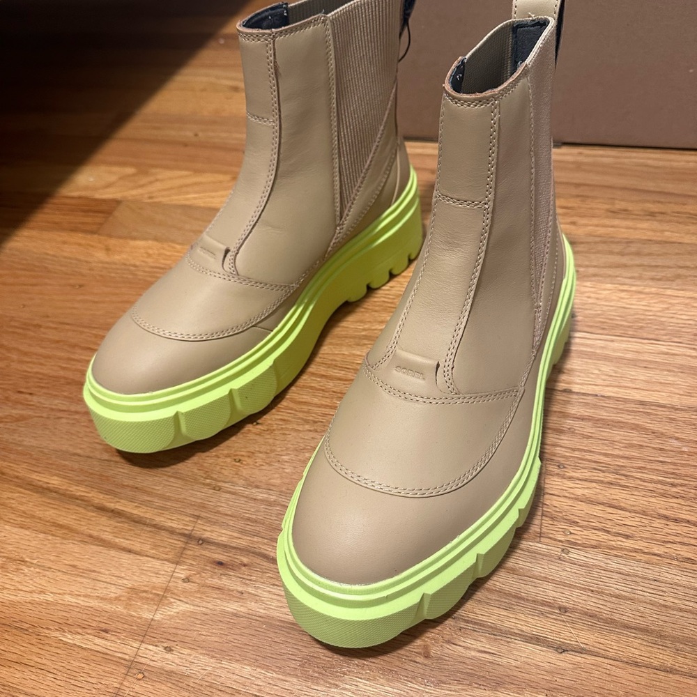 Sorel Beige Boots with Neon Green Soles